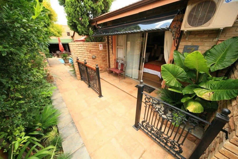 Le Cozmo Guesthouse Johannesburg Buitenkant foto