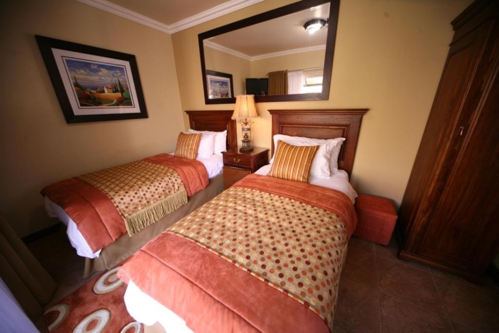 Le Cozmo Guesthouse Johannesburg Buitenkant foto